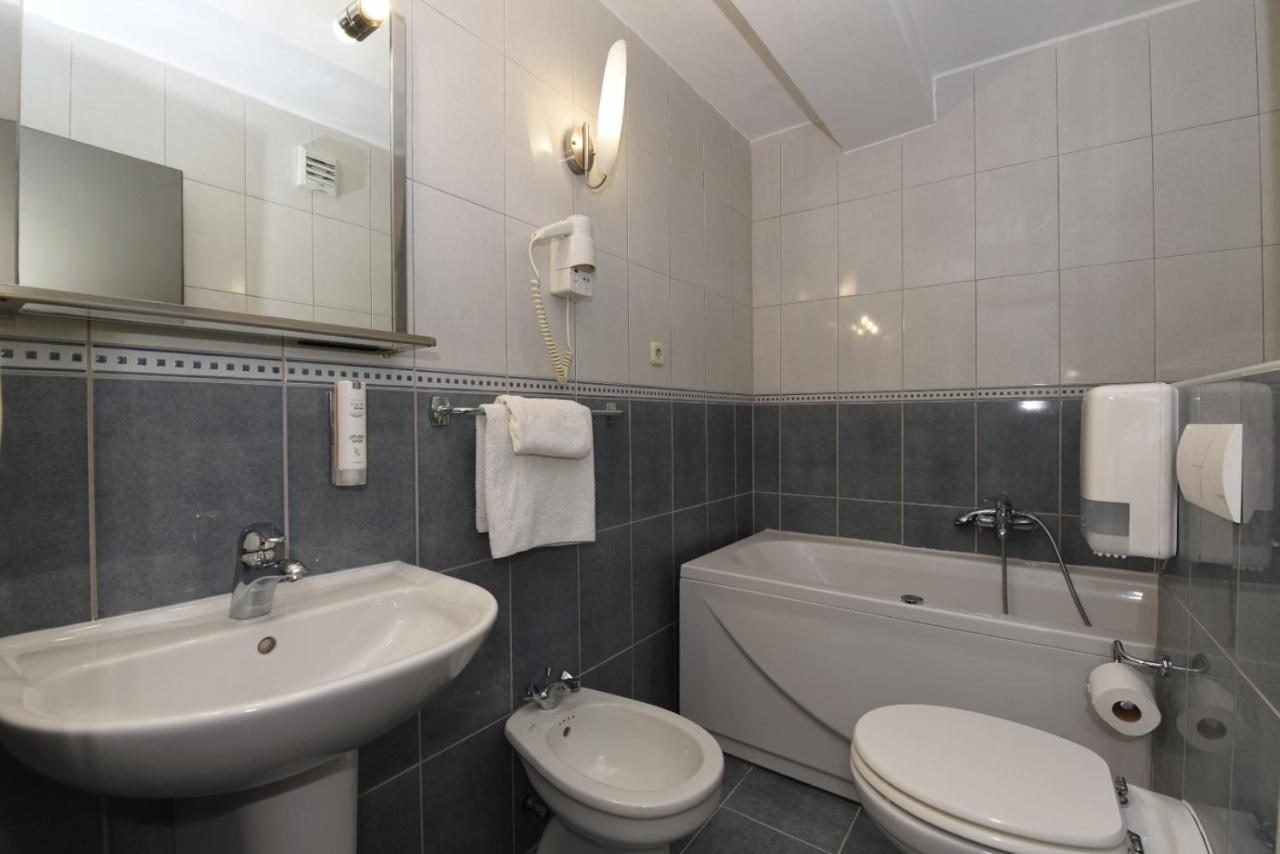 Hotel Tolero Ploce  Luaran gambar